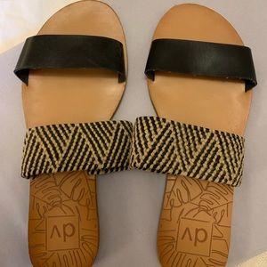 Dolce Vita Black Leather and Woven Sandals sz 8